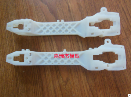 汽車(chē)手板模型制作的低壓灌注工藝
